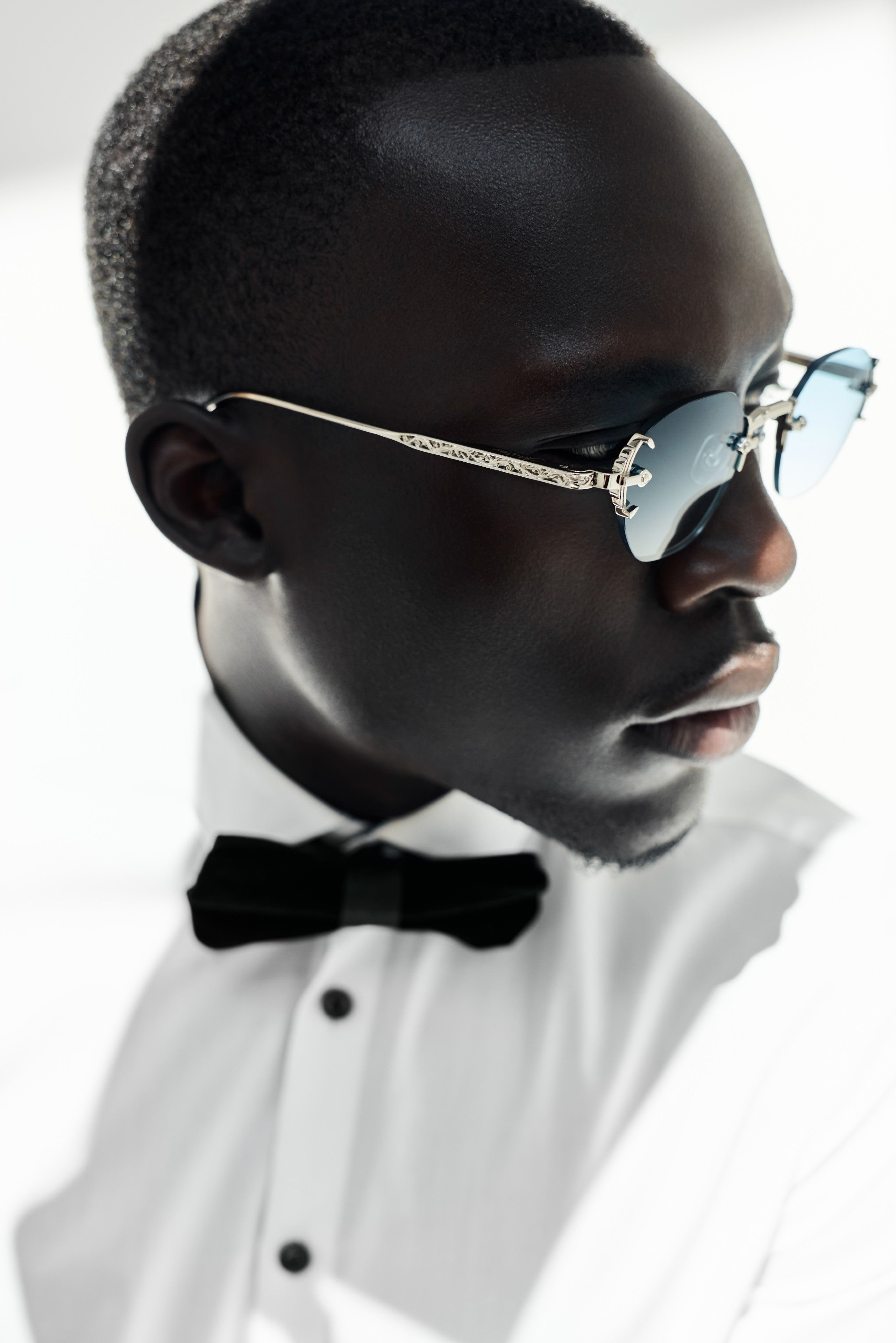 WHITE GOLD - GRADIENT BLUE LENS